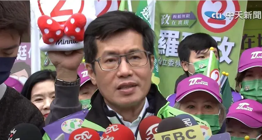 羅致政繼疑似私密片、與蔡英文錄音檔後,網上10日又流傳他婉拒蘇貞昌邀請任行政院發言人的錄音檔。(圖/中天新聞)