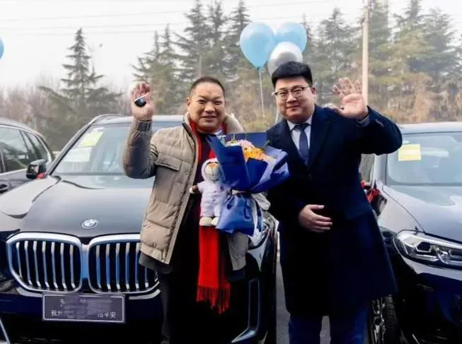 老闆表示大手筆買名車, 是希望員工跑業務時更有面子。（圖／翻攝搜狐）