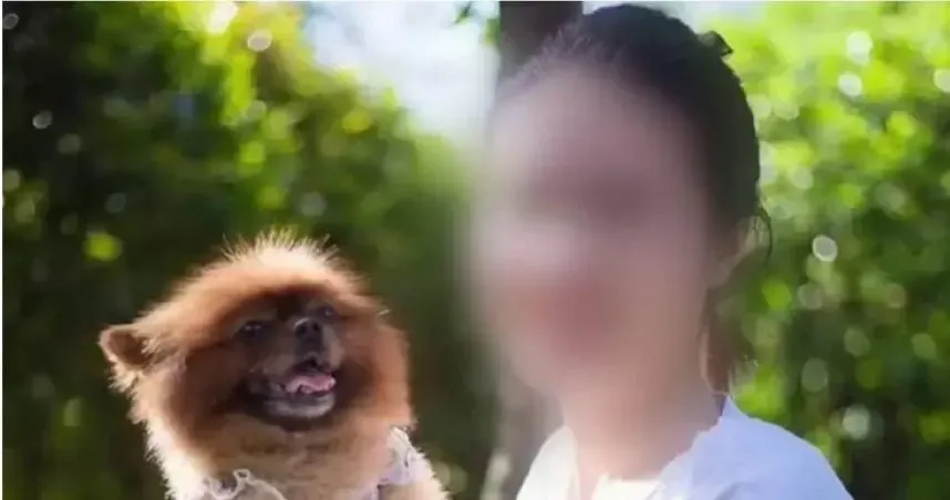30歲的梁姓女子因出差期間連續加班71小時,導致生病猝死家中。(圖/擷取自微博)