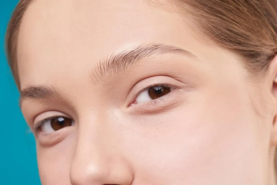 若發現「眉毛、睫毛、鼻毛」已燒掉，或是鼻腔、嘴巴裡有黑色煙塵，代表人已吸入熱空氣。（示意圖／資料庫）