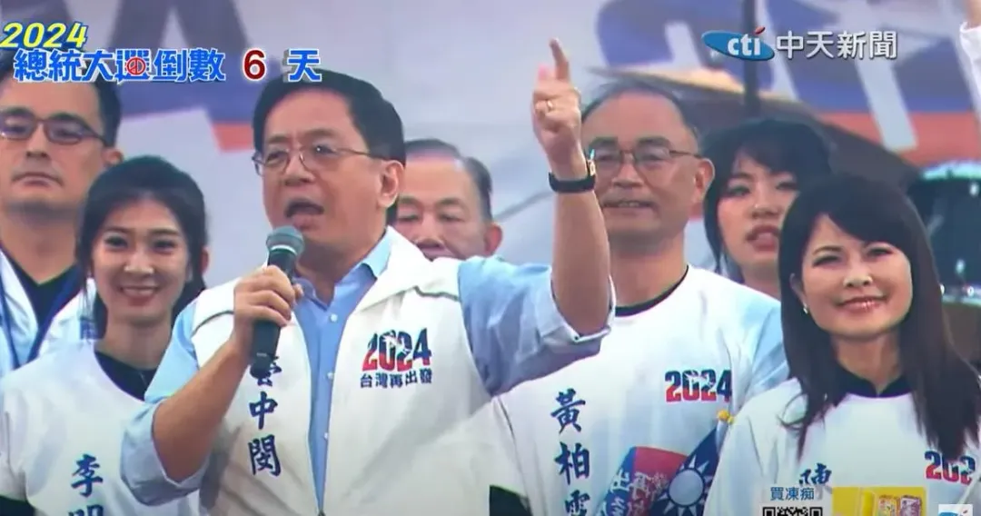 前台大校長管中閔則是首次幫侯康配站台助選。(圖/中天新聞)