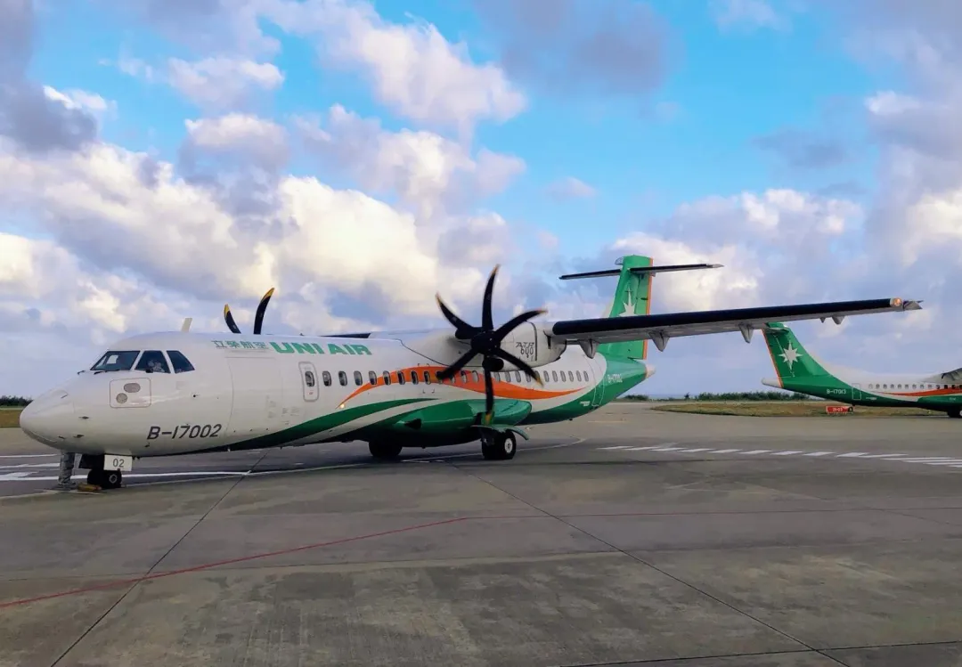 立榮航空11日發生班機故障,造成原訂下午4時要從金門飛往台中的旅客多等4個多小時才抵達目的地。(示意圖/翻攝自Facebook@立榮航空 UNI AIR)