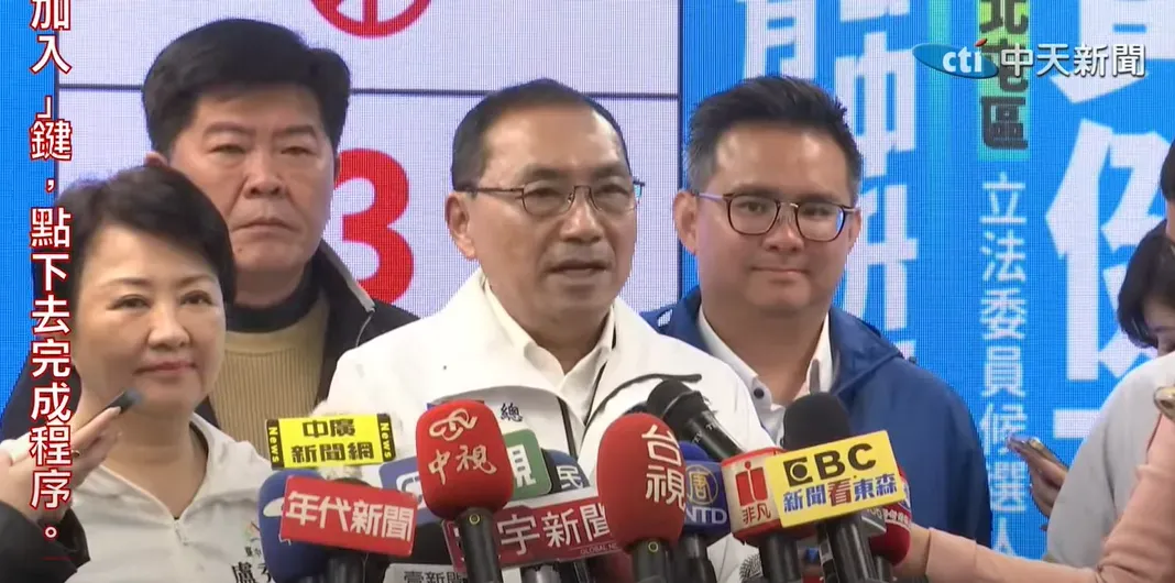 侯友宜(中)喊話柯文哲,綠白若合作,那見證的不是政黨輪替,而是綠色貪腐政權更貪、戰爭危機迫在眼前、獨裁政權更加獨裁。(圖/中天新聞)