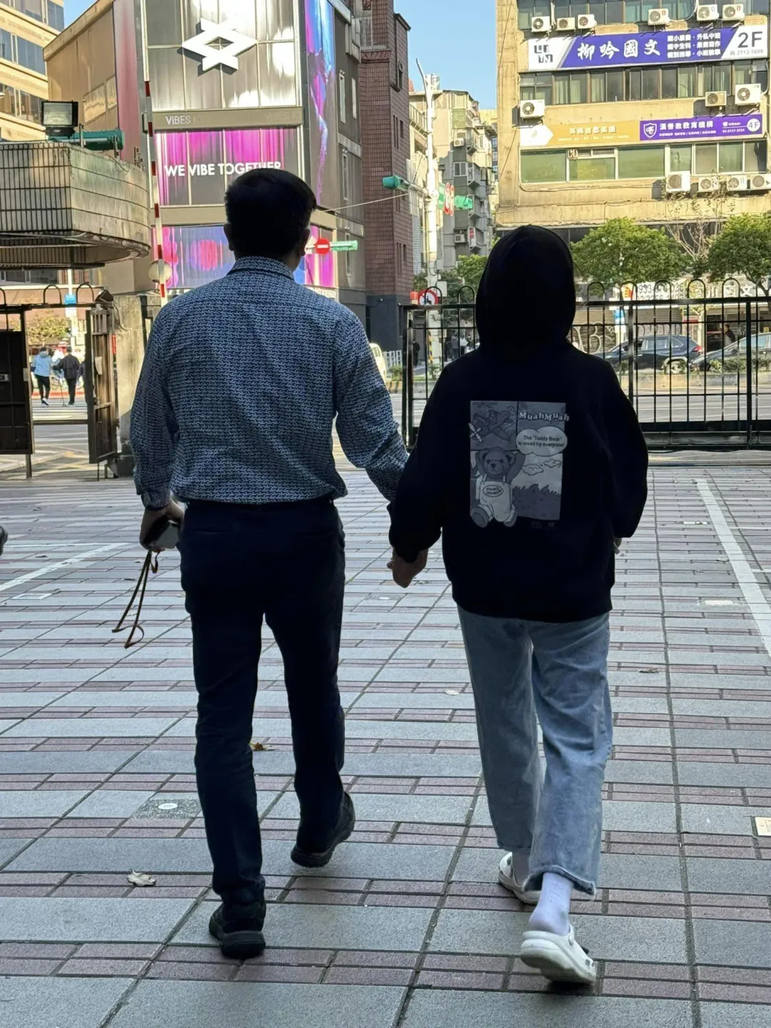 彭啟明一早和女兒手牽手去投票。（圖／FB）