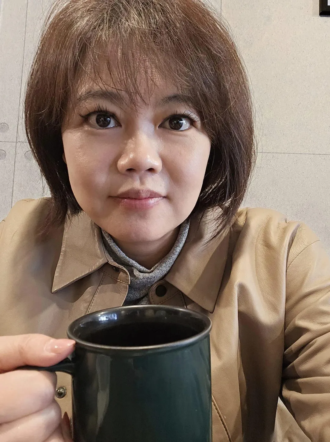 游淑慧說自己太早醒來先去早餐店喝個咖啡再過去投票。（圖／游淑慧臉書）