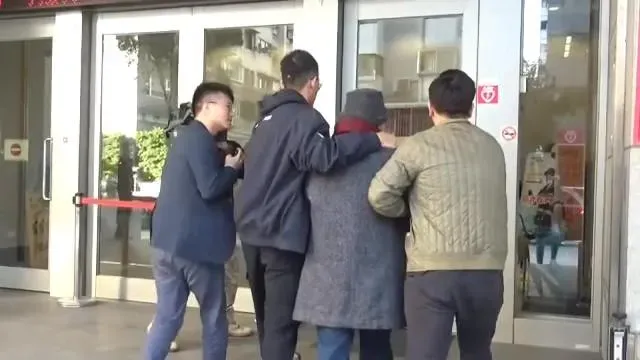 偷選票的郭姓男子今天檢方複訊後諭令3萬元交保。(圖/翻攝畫面)