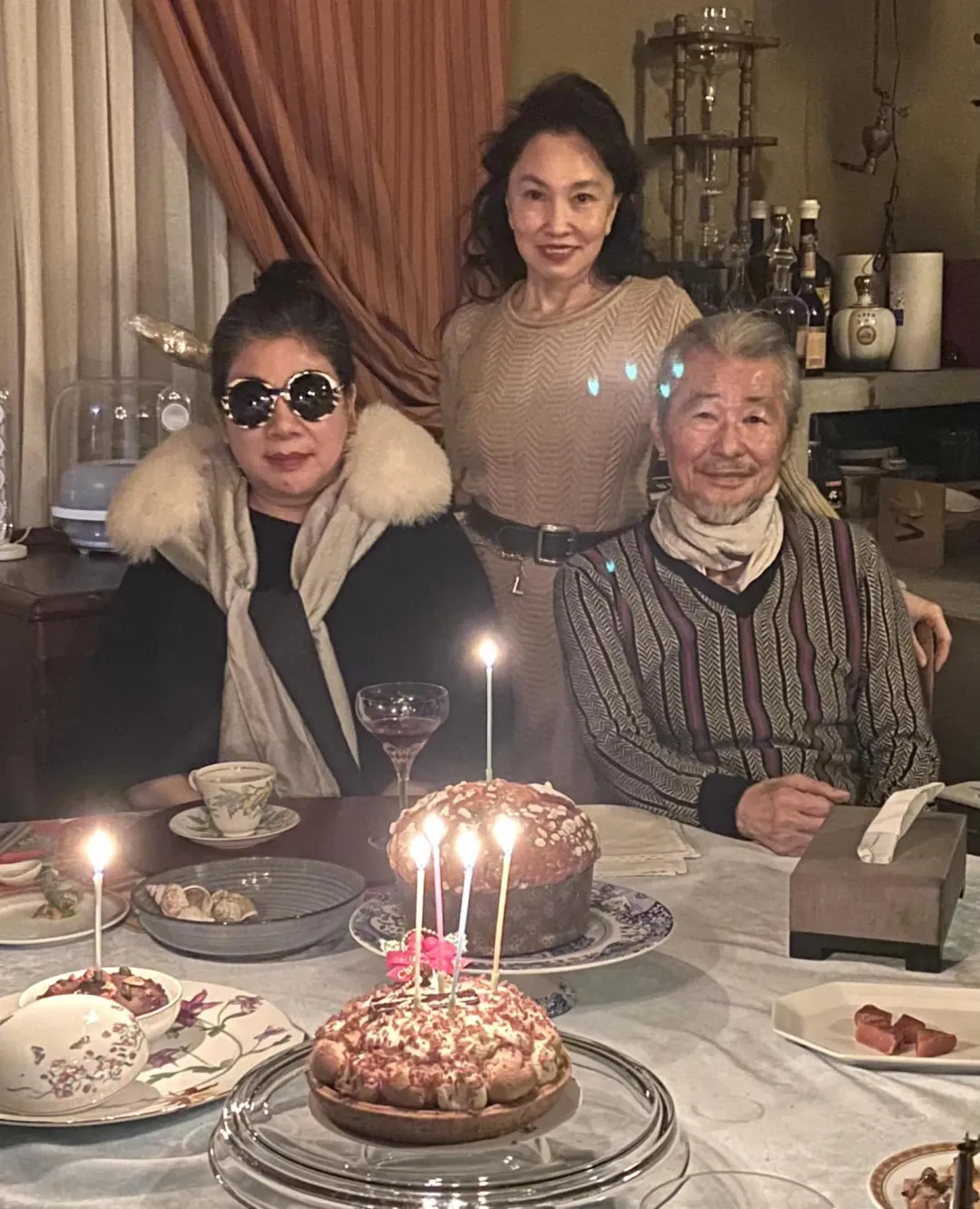 施明德與妻子陳嘉君、好友陳文茜時常相聚。(翻攝自施明德臉書)