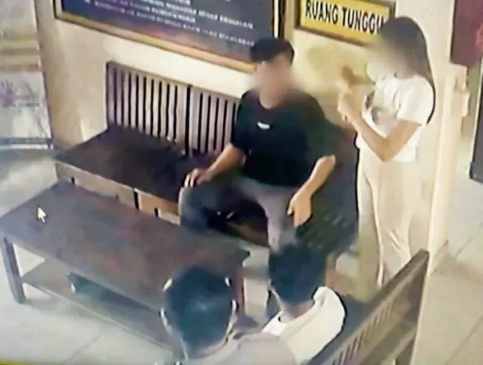 企圖輕生的台男與妻子被帶往警局。（圖／翻攝X「balipuspanews·」）
