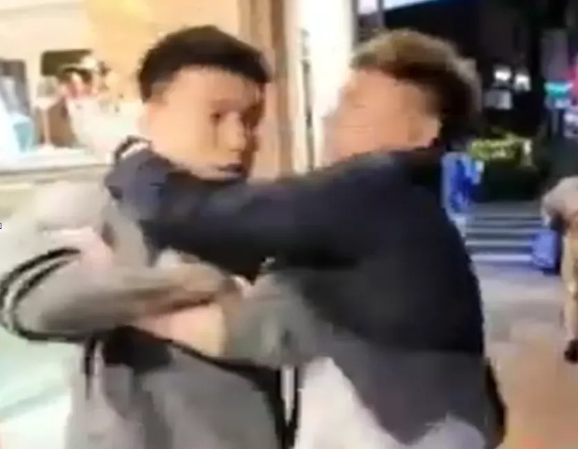 YouTuber超哥和網紅直播主Toyz發生衝突。(圖/翻攝畫面)