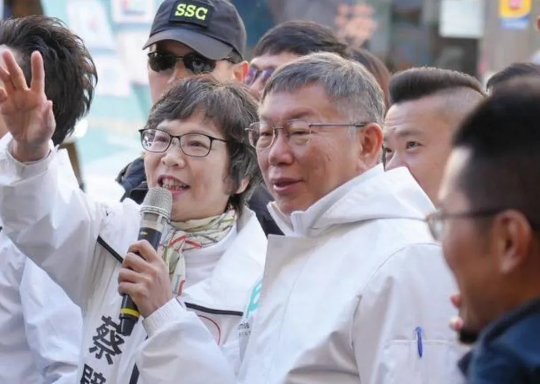 蔡壁如、柯文哲往昔是革命戰友。(圖/翻攝蔡璧如臉書)