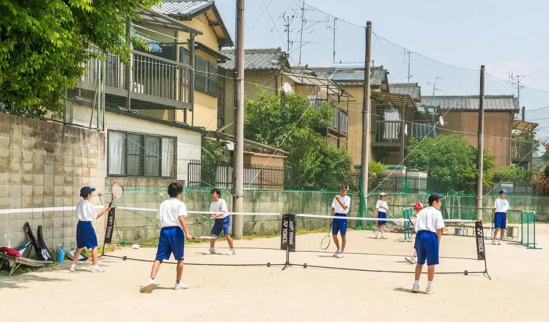 政府和學校實施各種政策與投入許多資源,提升兒童及青少年身體活動,但結果並不顯著。(示意圖/pixabay)