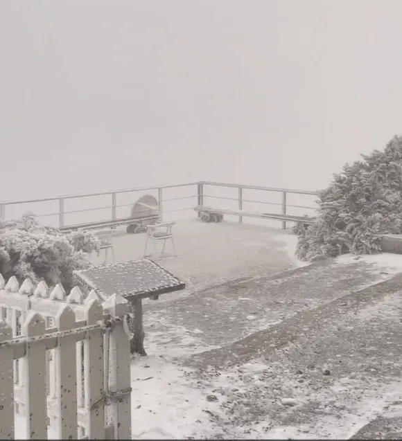 玉山氣象測站下雪了。（圖／中央氣象署提供）