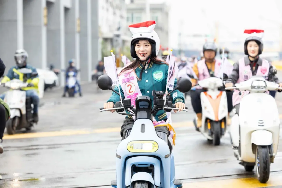 高雄市議會17日成立各種委員會,國民黨黨團以黃捷、李柏毅將就任立委為由,建議延期或調整委員會人數,卻不被採納。(圖取自黃捷臉書)