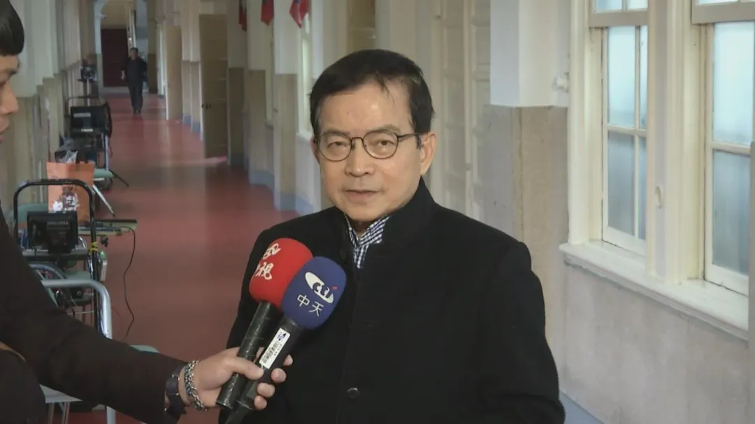 國民黨立委賴士葆上午受訪時透露有聽說禮讓的會是財政委員會。（圖／中天新聞）