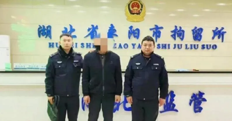 被逮捕時，男性身上還穿著偷來的女性內衣。（圖／翻攝百度）
