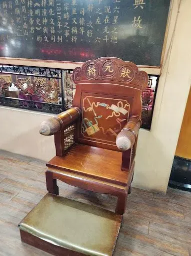 很多考生會來南天宮參拜,坐「狀元椅」讓表現更優。(圖/翻攝Google Map)