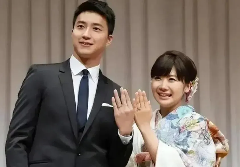 福原愛（右）爆出婚內出軌乖巧人設破滅。（圖／翻攝微博）