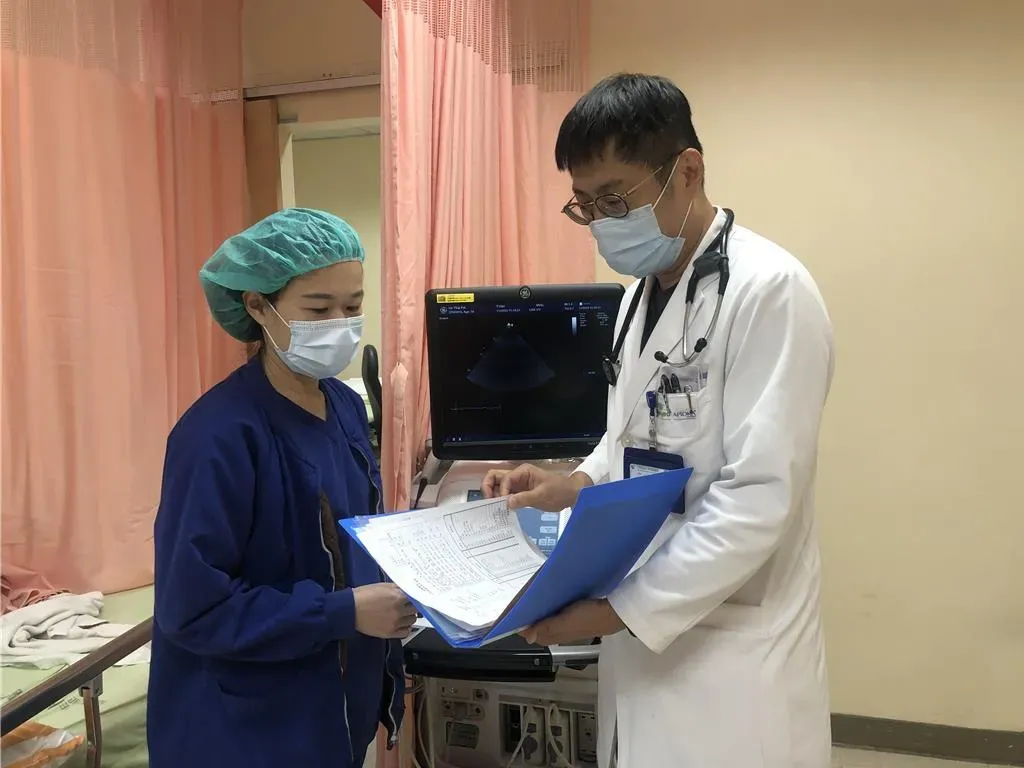 心肌梗塞的典型症狀包括有胸痛、上腹痛、牙痛等，醫護提醒平時應做好6大預防措施。（圖／桃園醫院提供）