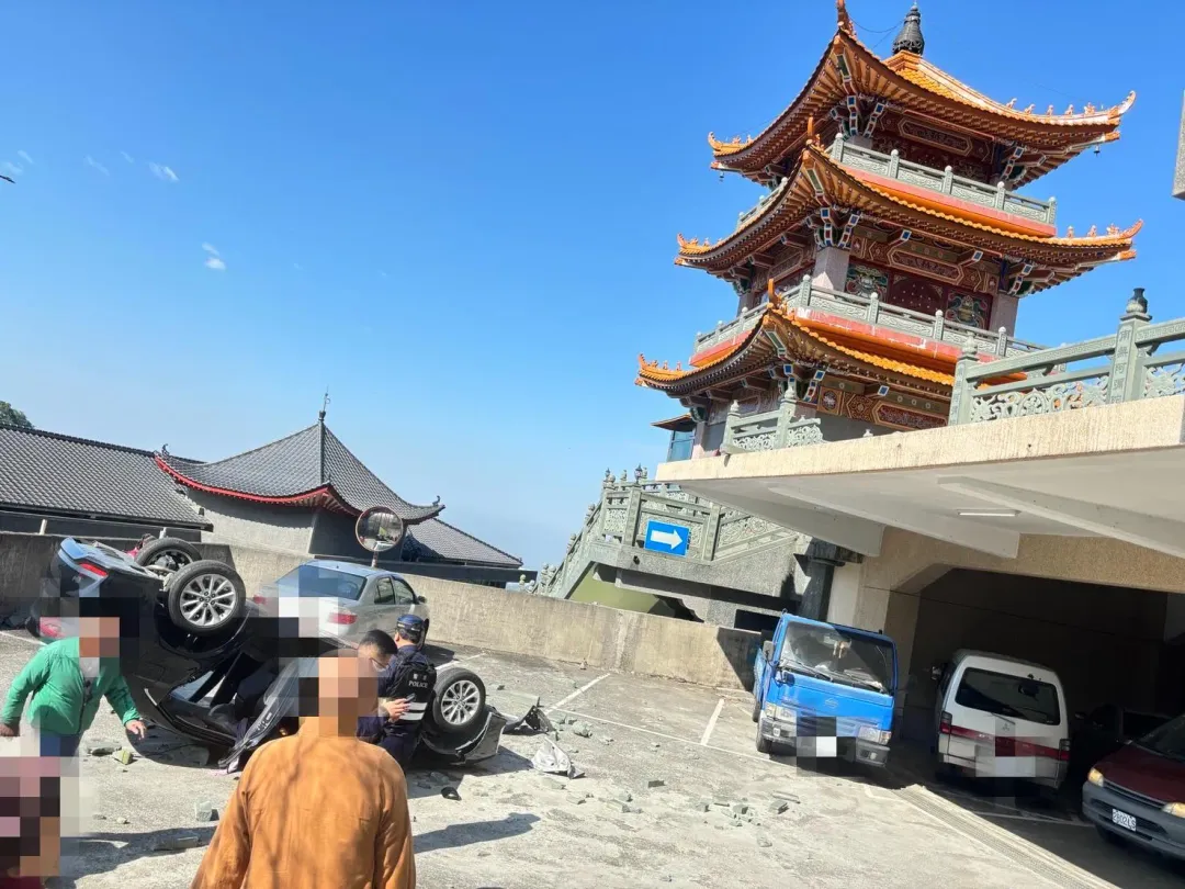 嘉義縣竹崎鄉三寶山靈嚴禪寺今天有不少信徒參拜。(圖/中天新聞)