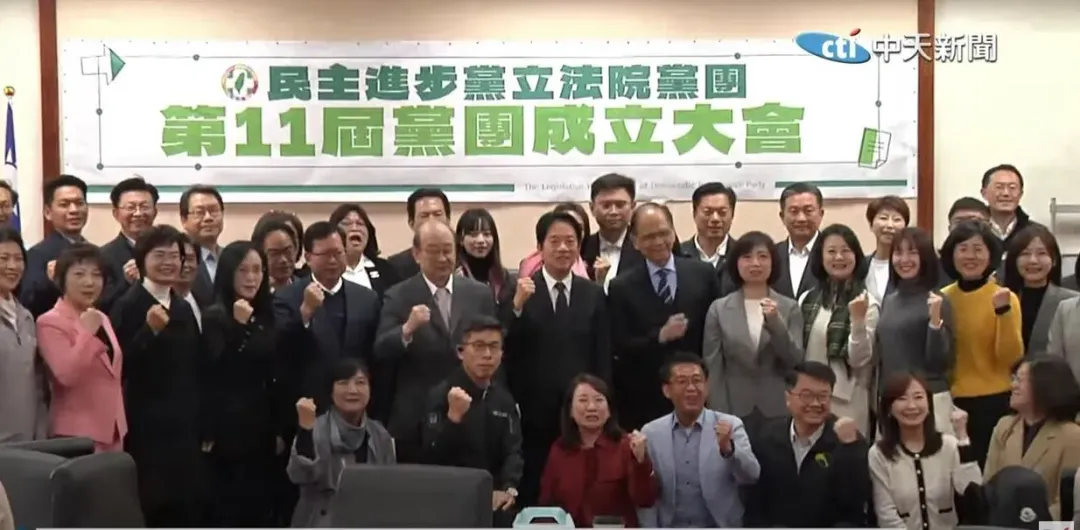 民進黨總統當選人賴清德前往立院黨團參與大會。(圖/中天新聞)