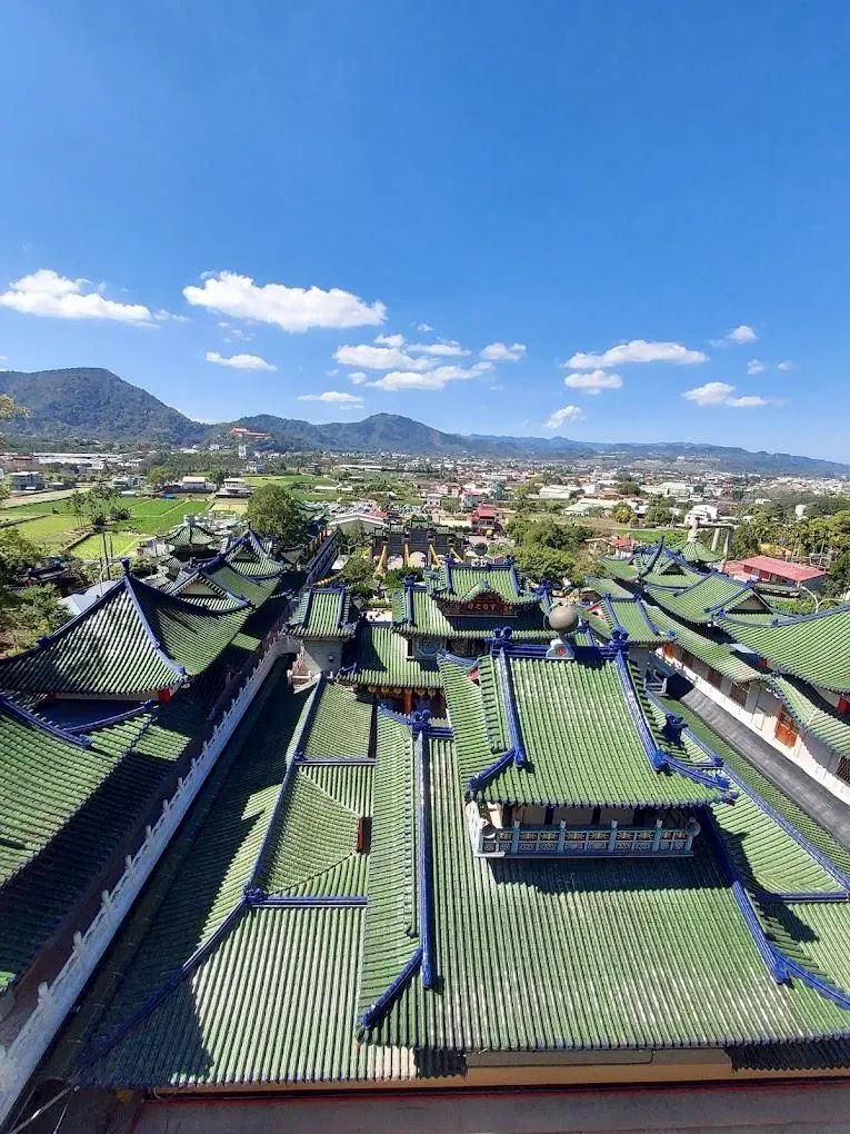 地母廟以綠色琉璃瓦片打造，被網友封為「台版青瓦台」。（圖／翻攝Google Map）