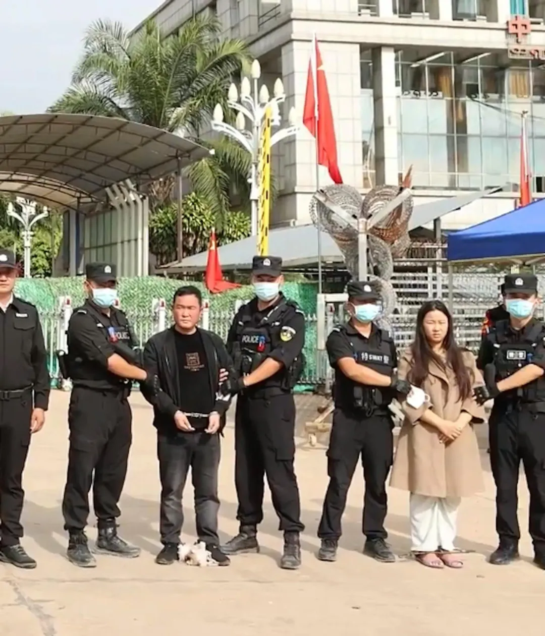 「明家」的三名頭目明國平、明菊蘭、明珍珍,去年11月被緬甸警方拘捕並移交陸方。(圖/翻攝微博)