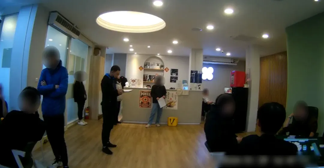 台中一間桌遊麻將館私下經營賭場被警方查獲。(圖/中天新聞)
