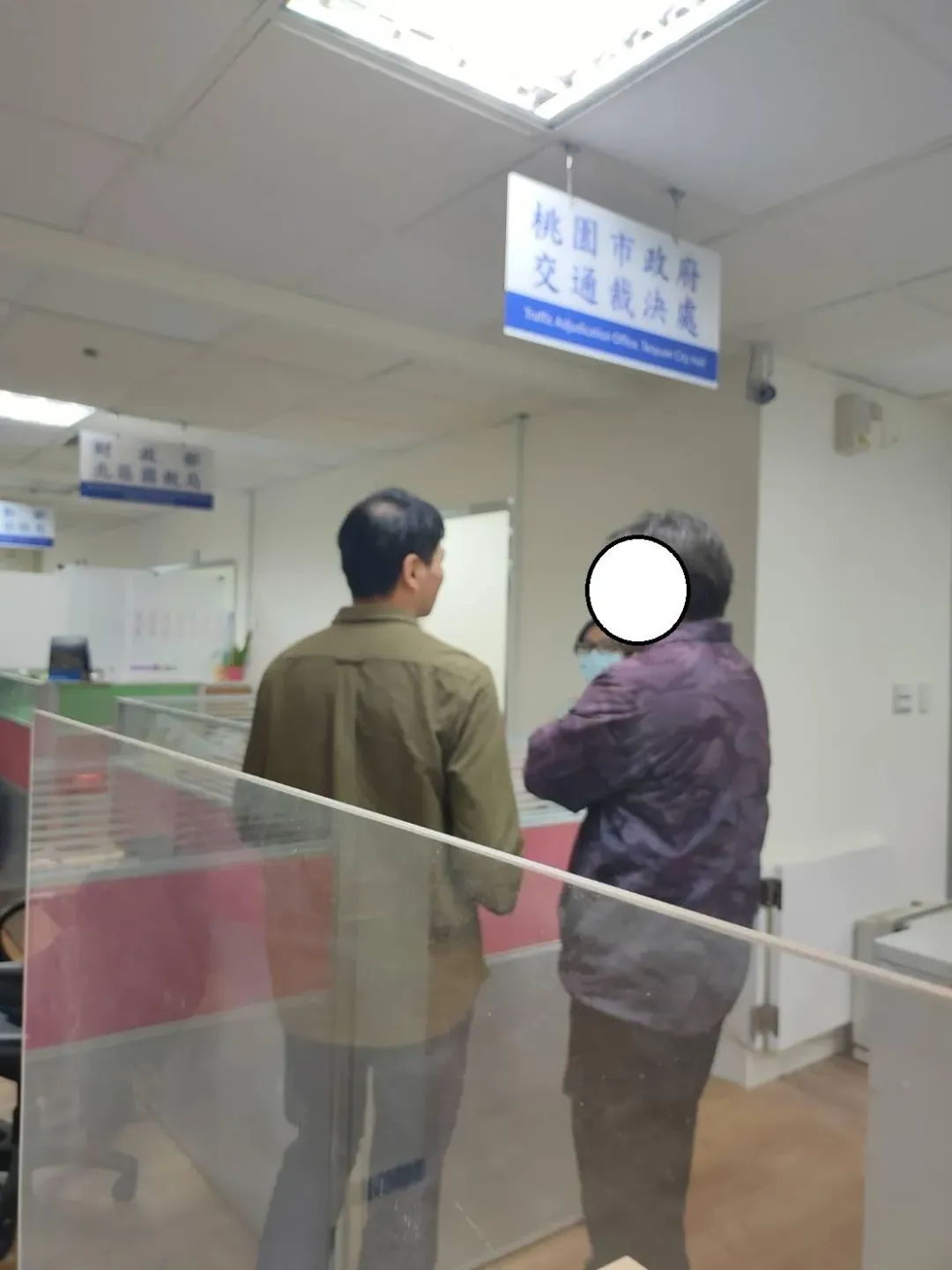 龍潭魏男繼承的房產遭查封，在哥哥勸說下繳清9萬元酒駕罰鍰。（圖／翻攝畫面）