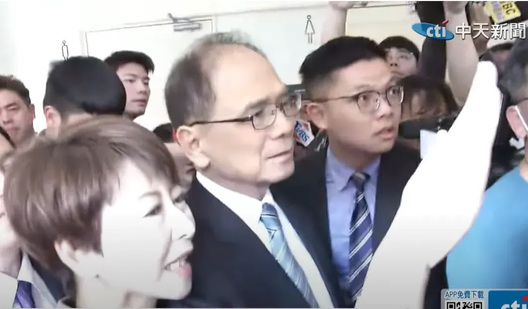 游錫堃連任立法院長失利宣布辭去立委一職。（圖／中天新聞）