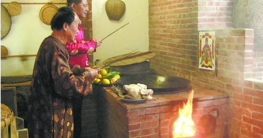 2、3日是送灶神回天庭的好日子,艾菲爾老師分享了送灶神、送太歲的方式。(示意圖/CTWANT)