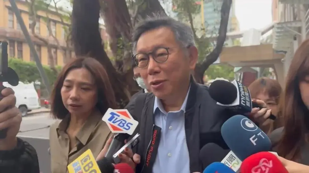 民眾黨主席柯文哲被指稱主動致電給醫界大老。(資料照/中天新聞)