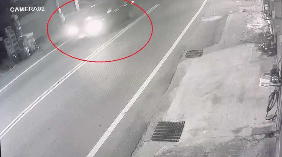 陳女飆車速度十分驚人，幾乎只留下殘影。（圖／警方提供）