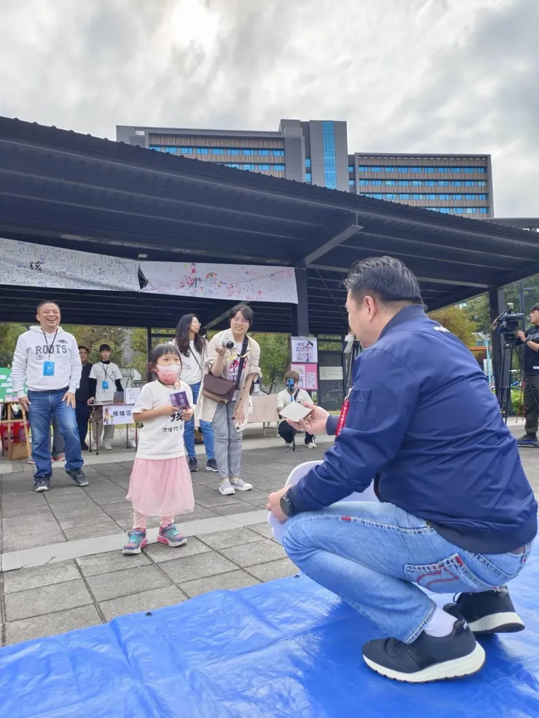 「孩想陪你長大」今天上午在土城斬龍山遺址文化公園的親子日活動。（徐妮妮提供）