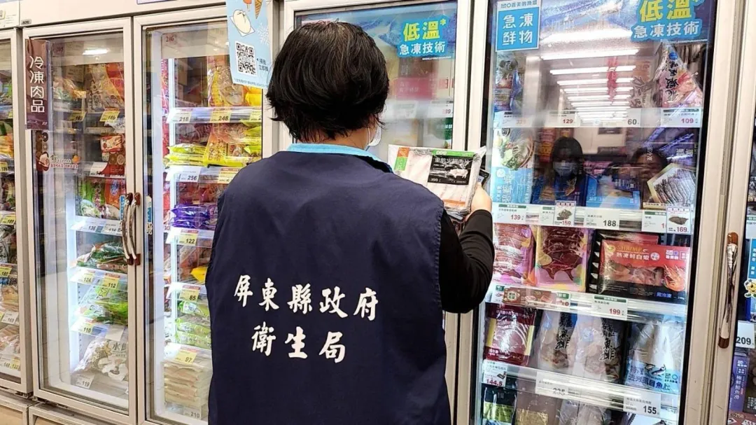為確保台糖問題梅花豬產品已全面下架，屏縣府衛生局至市售端查核。（圖／屏東縣衛生局提供）