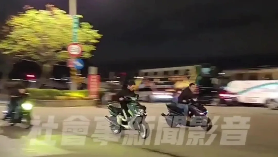 飆仔沒戴安全帽高速狂飆相當危險。（圖／翻攝社會事新聞影音）