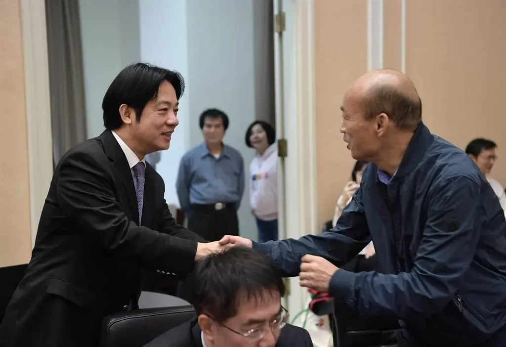 賴清德(左)、韓國瑜(右)。(圖/行政院)
