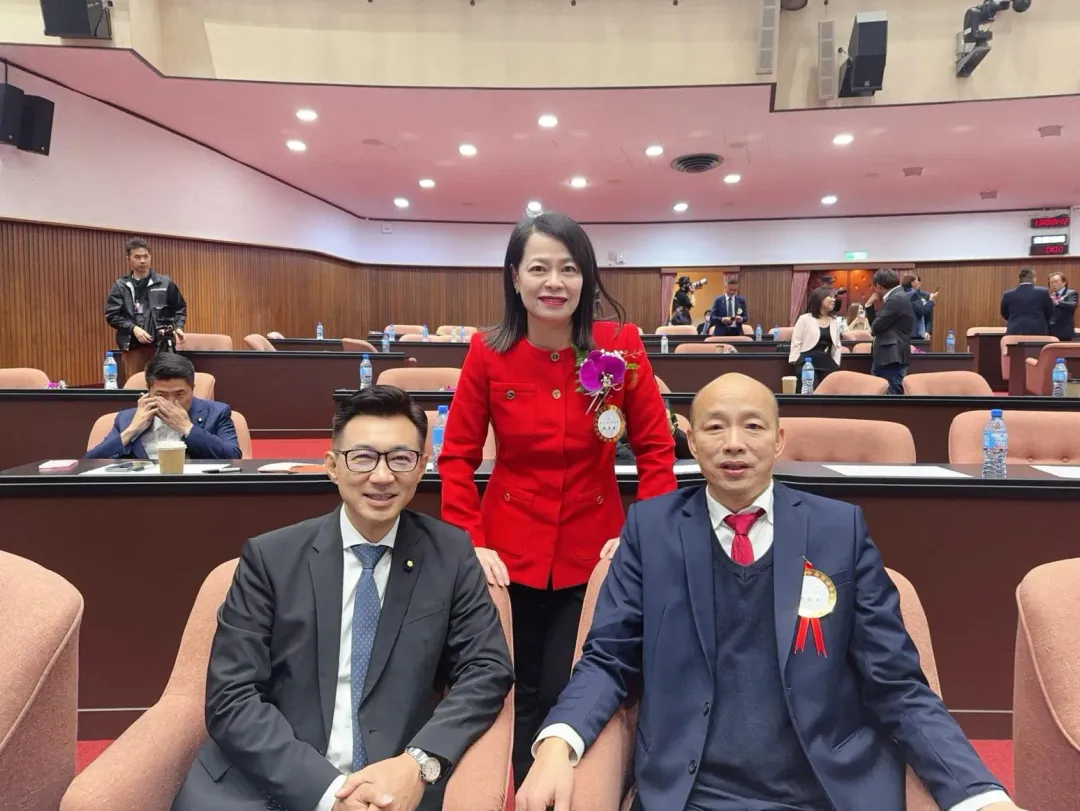 國民黨立委許宇甄(中)針對瘦肉精事件怒批王必勝難不成是把盧秀燕當成眼中釘和肉中刺嗎?(圖/許宇甄臉書)