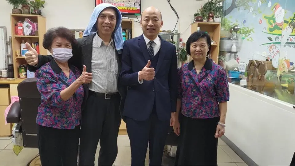 郭昱晴表示與韓國瑜碰面時,對方握著她的手,態度親切和善(攝自陳學聖臉書)