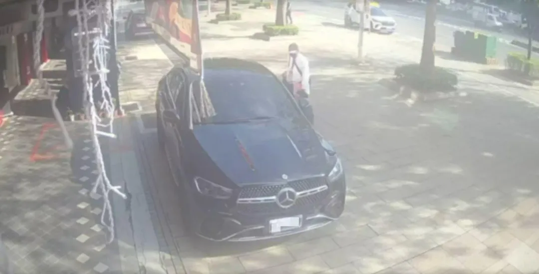 亞洲電台總經理郭懿堅因車輛臨停,反遭自稱記者的廖姓男子提告「公然侮辱」。(圖/民眾提供)