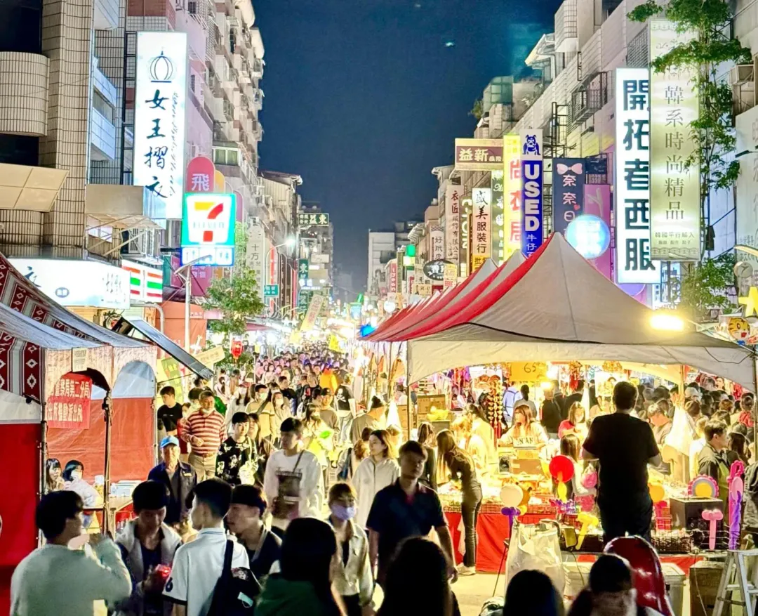 天津路年貨大街相當熱鬧。（圖／天津路服飾商圈FB）