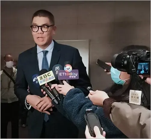 圖 /發表會上,前副總統連戰和連橫的後代,包括連惠心、連詠心,以及兒子連勝文等家族全員出席。