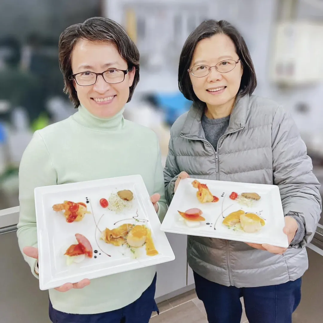 總統蔡英文除夕夜則是邀請準副總統蕭美琴來官邸吃年夜飯。(圖/蔡英文臉書)