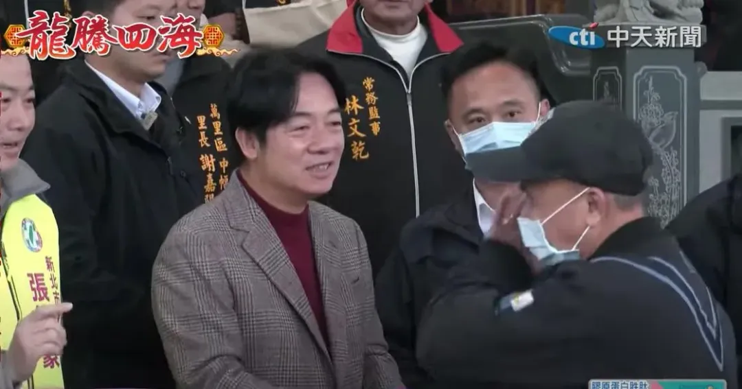 民進黨總統當選人賴清德今日一早先在萬里老家參拜並向鄉親們致謝。(圖/中天新聞)