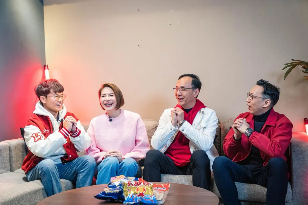 朱立倫找來國民黨不分區立委玩打電動。（圖/中天新聞）