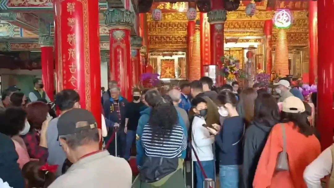 台南正統鹿耳門聖母廟春節至今已有近60萬人次湧入參香祈福。(圖/中天新聞)