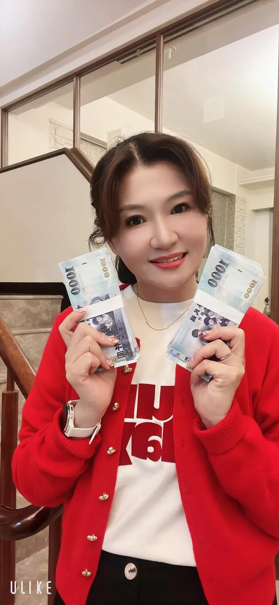 老婆喜曬紅包獎金。（圖／翻攝自ICU醫生陳志金臉書）