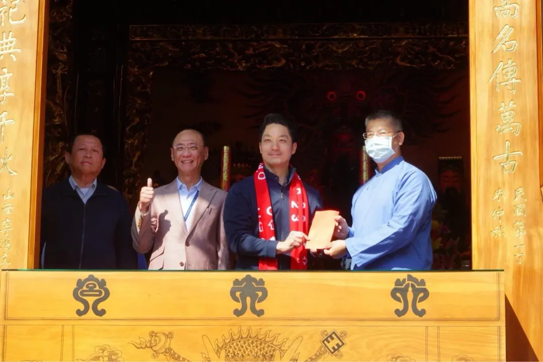 蔣萬安走春拜廟。(圖/台北市政府提供)