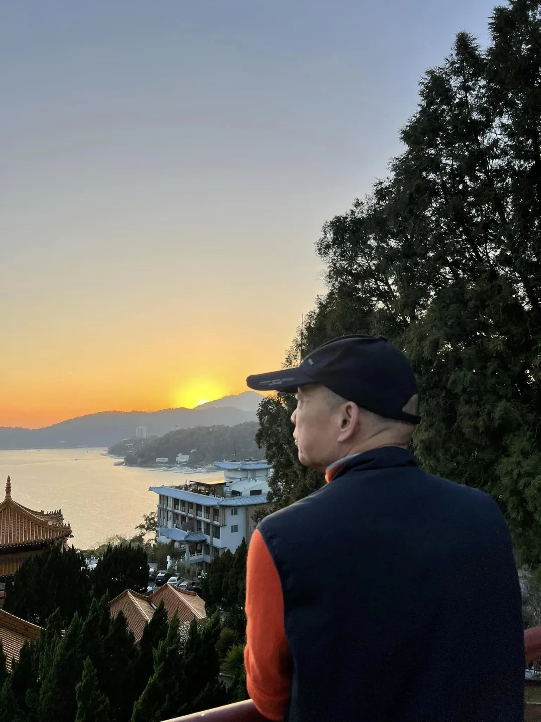 韓國瑜到埔里走春發紅包。（圖/翻攝韓國瑜臉書）