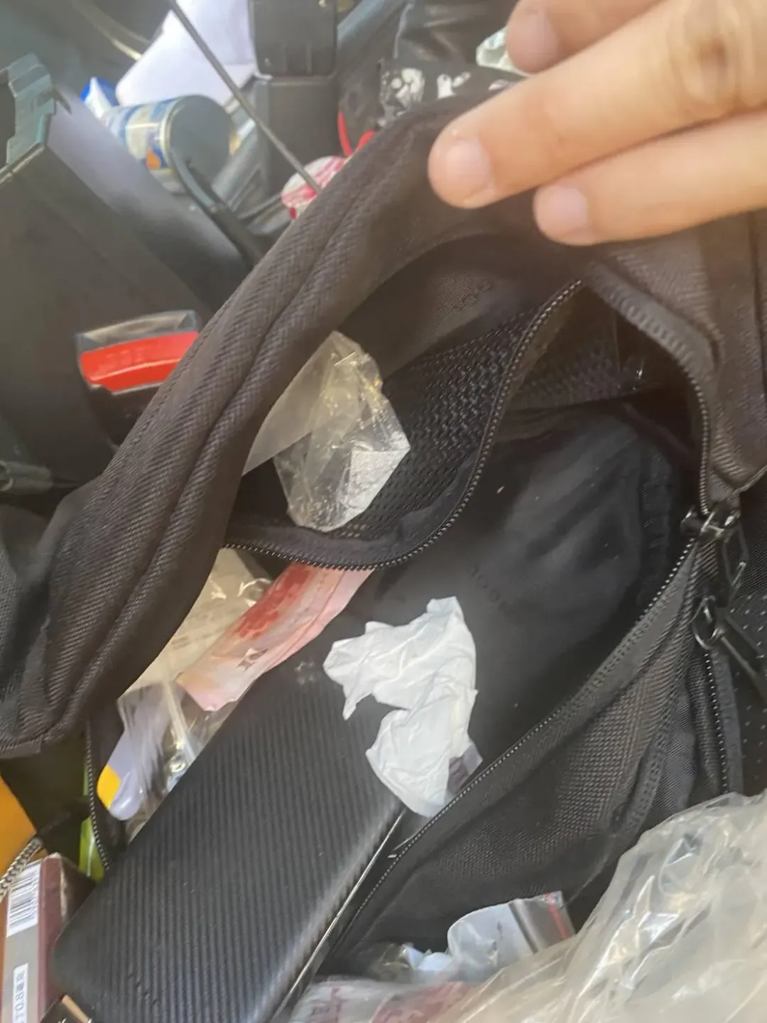 警'方在溫男車上搜出多樣毒品。(圖/翻攝畫面)
