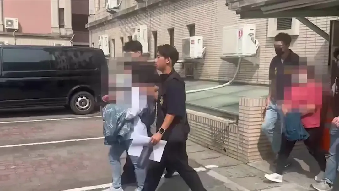 警方將詐團成員移送法辦。(圖/翻攝畫面)